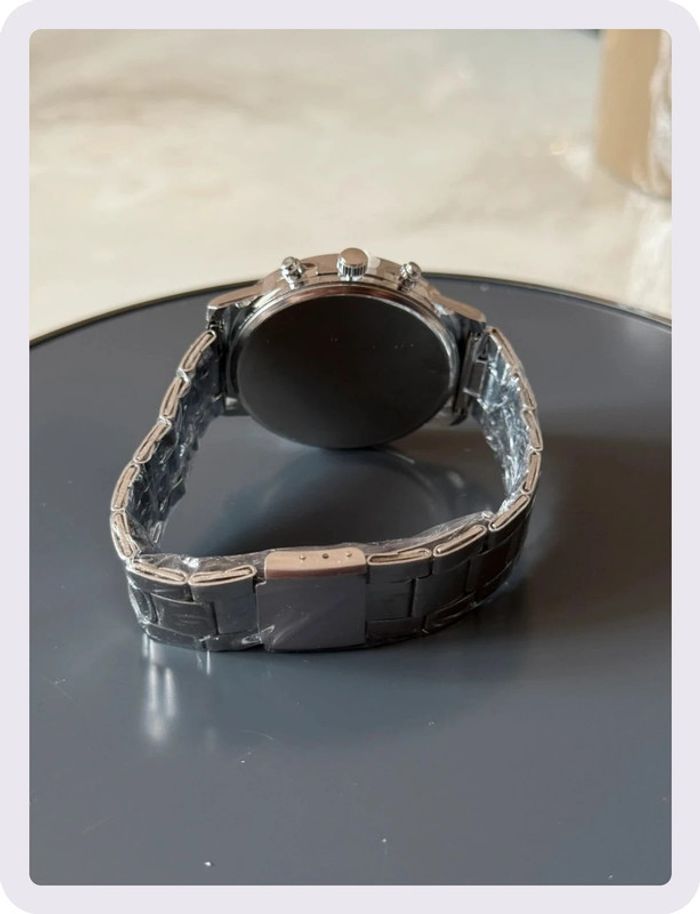 Montre à chaîne argentée à cadran noir - photo numéro 3