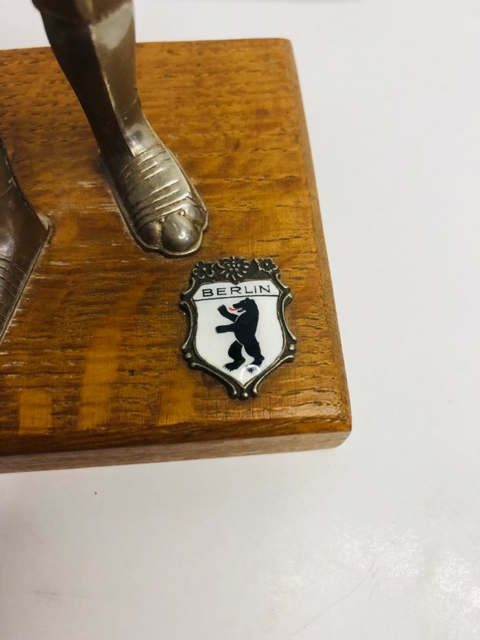 Briquet de table chevalier en armure avec calendrier perpétuel - photo numéro 10