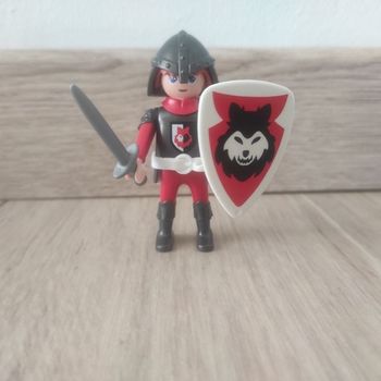 Playmobil chevalier rouge et gris