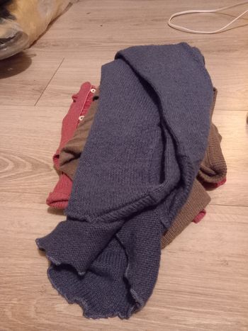 Lot 3 gilets légers (8 ans)
