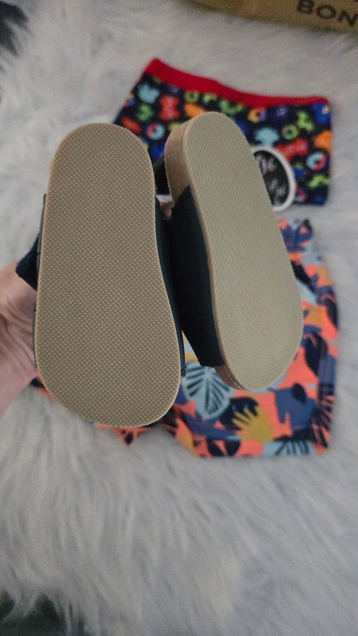 💙🤩😍lot Maillots de bain 18 mois et sandales  garçon 💙🤩😍 - photo numéro 8
