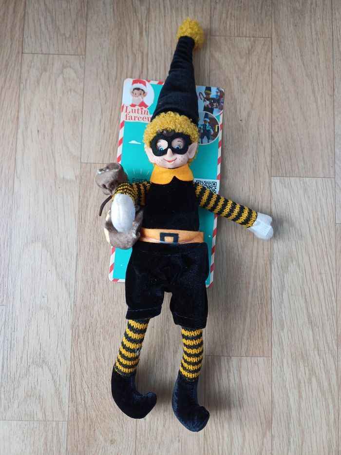 Lutin farceur de Noël voleur