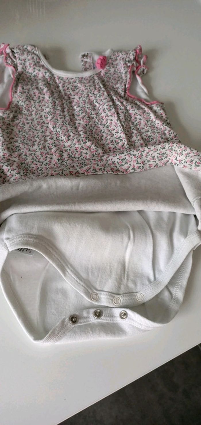 Robe petit bateau 24 mois body cousu à l'intérieur motif fleurs - photo numéro 3