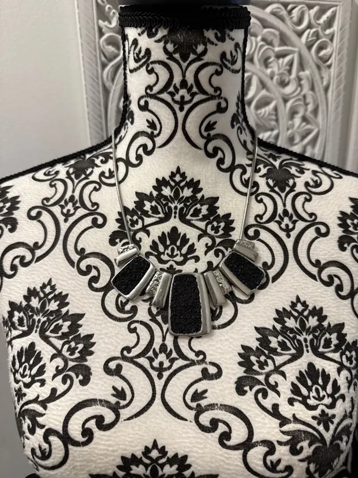 Joli collier fantaisie