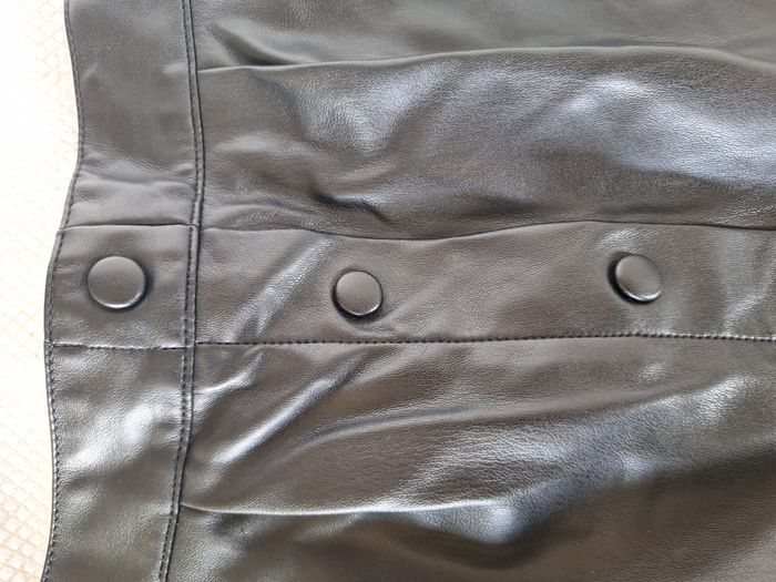 Jupe courte noire skai taille 38
