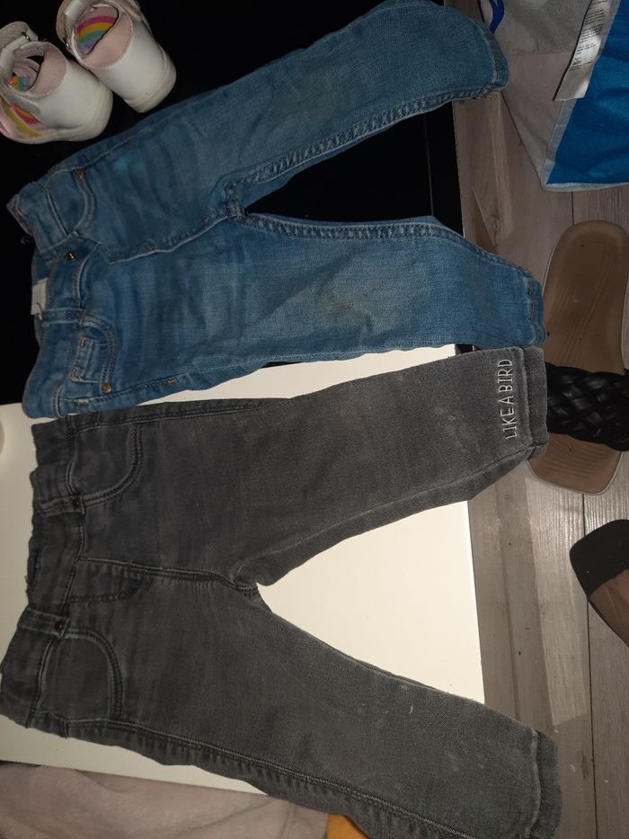 2 jeans pour petite fille