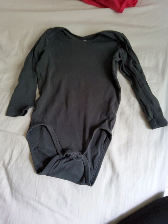 Lot de bodies - photo numéro 4