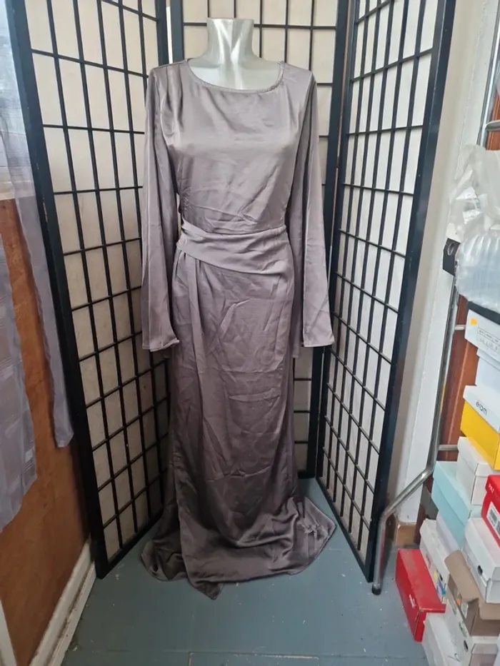 Robe longue effet satiné