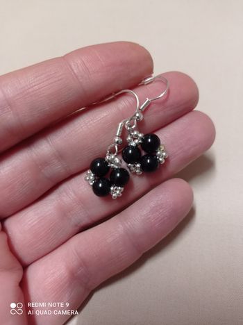 Boucles d'oreilles perles noires fait main neuf 