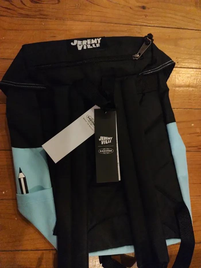Sac à dos Eastpak x Jérémy Ville bleu ciel noir neuf - photo numéro 2