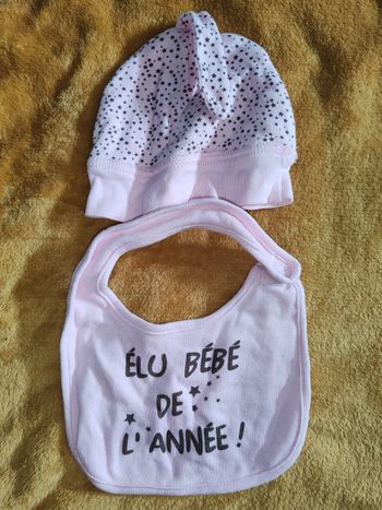 Ensemble bavoir et bonnet