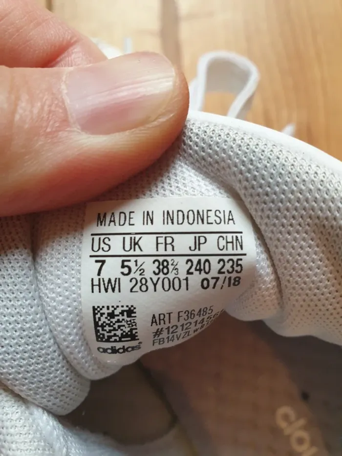 Baskets Adidas femme pointure 38⅔ - photo numéro 4