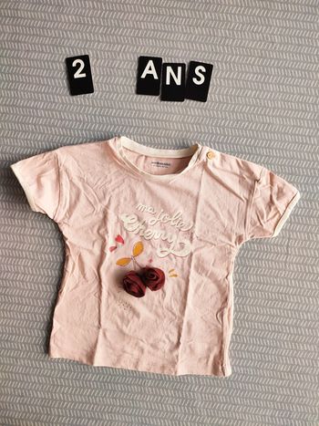 T-shirt manches courtes à effets relief pour fille – Neuf, taille 18 mois Marque : Vertbaudet