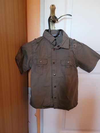 Jolie chemise manche courte taille 6ans