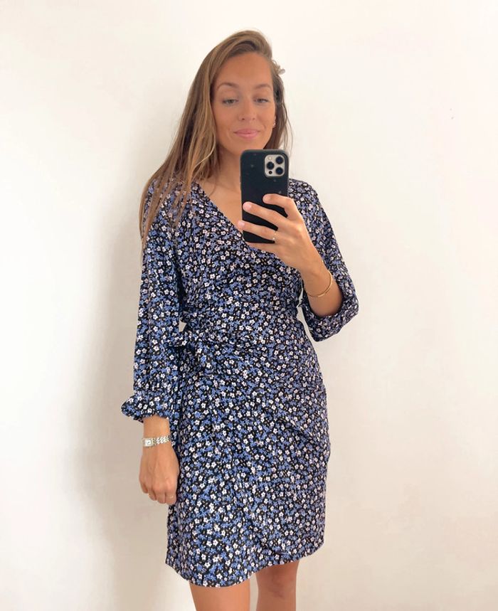 🌟 Robe à fleurs élastique bleu marine et noir - photo numéro 10