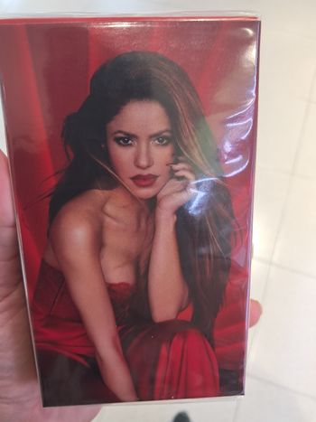 Eau de parfum naturel spray rouge Shakira