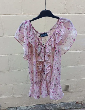 Haut rose transparent à fleurs T36
