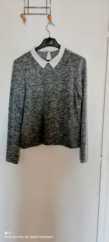 Pull léger gris col blanc 40