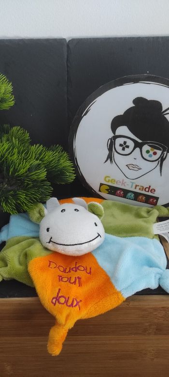 Doudou Tout doux Vache vert bleu orange Central Vêt blanc noir  DD003067 Étoile