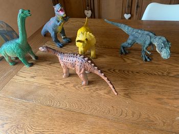 5 grandes figurines dinosaures de 30 cm