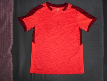 Tee-shirt neuf, taille: 5/6 ans à 0,50 EURO