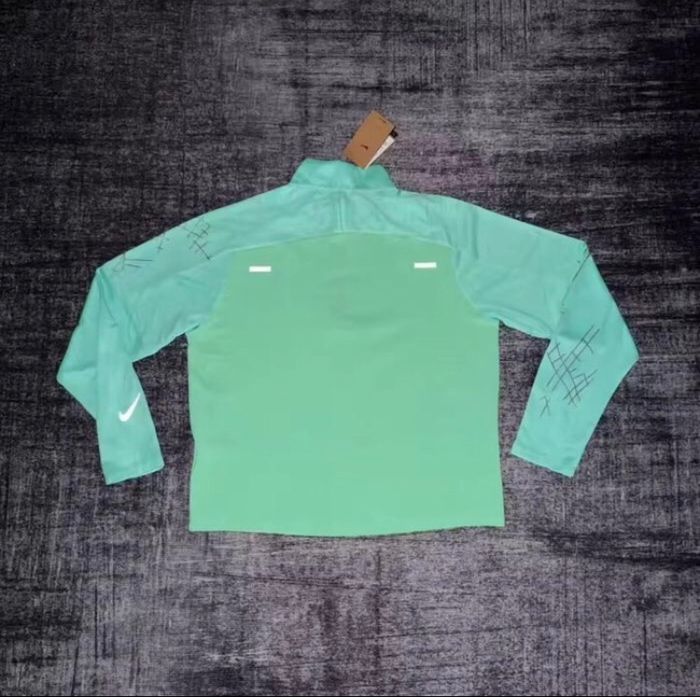 Haut Nike running division vert taille M - photo numéro 2