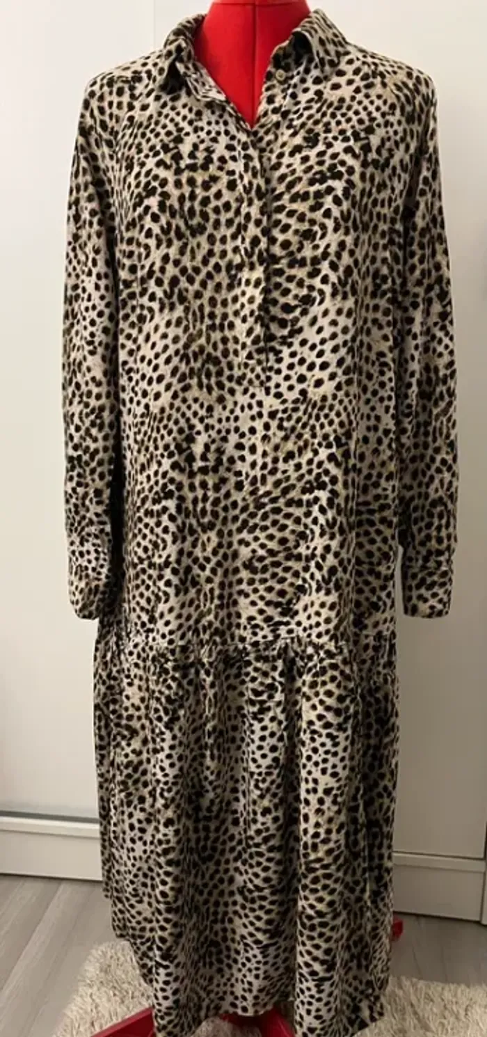 Robe chemise mi-longue léopard H&M - photo numéro 2