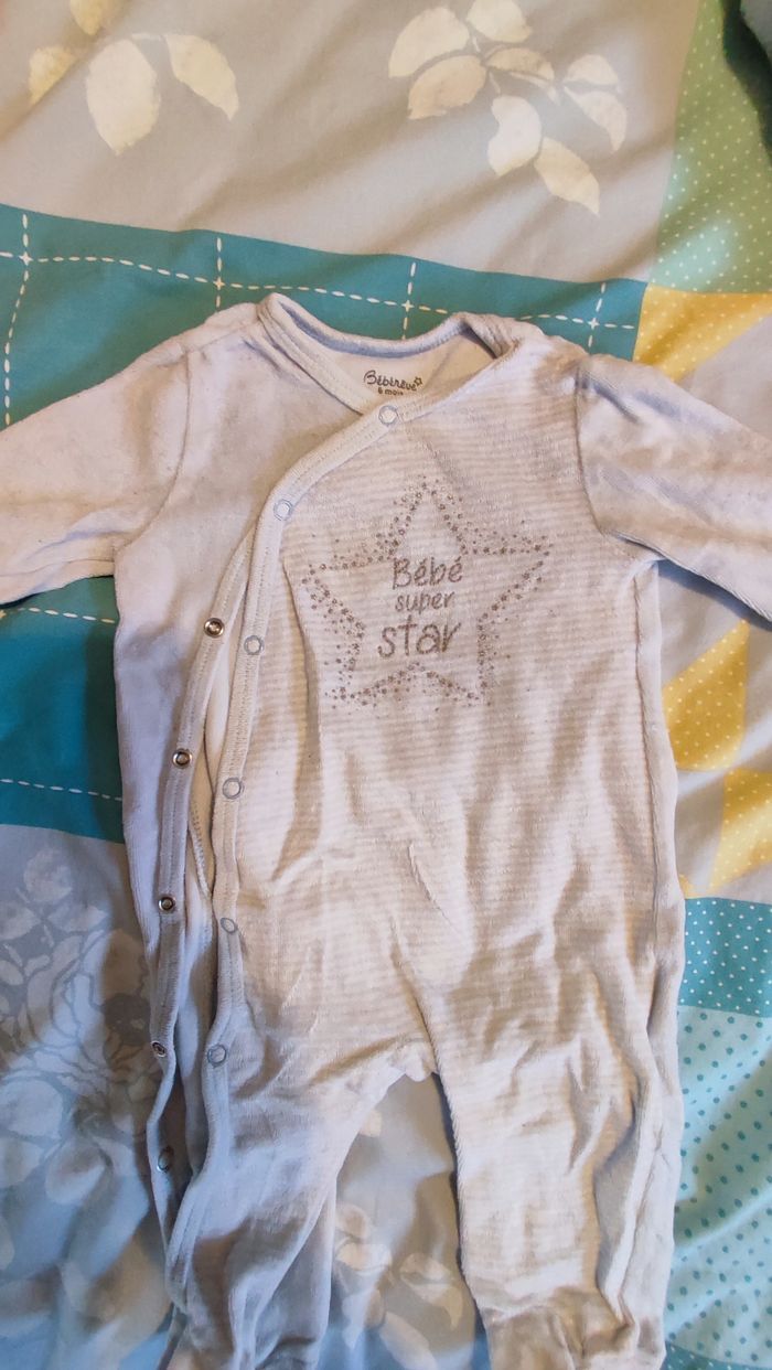Lot vêtements pyjamas et bodies - photo numéro 3