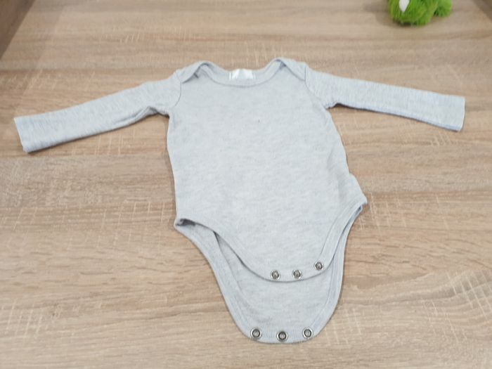 Lot bodies garçon 6mois - photo numéro 4