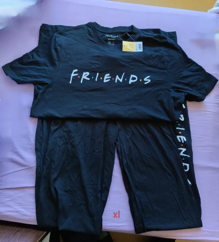Ensemble pyjama friends noir taille xl fin Femme