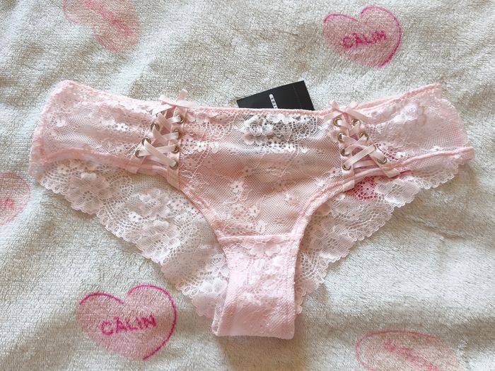 Sous vêtements femme avec étiquettes