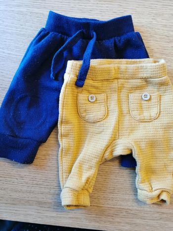 Lot 2 pantalons 1 mois