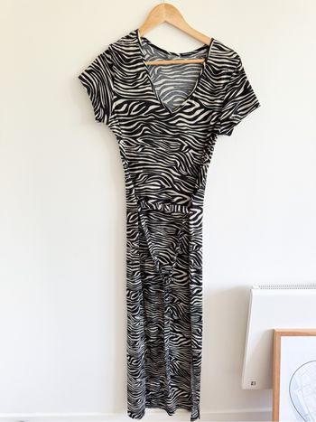 Robe longue manches courtes noir blanc avec fente et ceinture taille 38 M