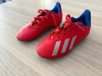 Baskets Adidas de foot à crampons