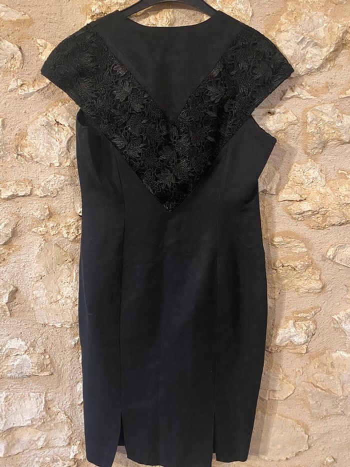 Robe noire avec dentelle - photo numéro 2