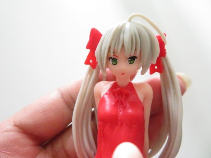 Figurine manga fille rouge assise - photo numéro 5