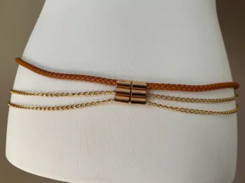 Ceinture multi Rang chaîne doré et cuir camel  Longueur totale, 85 cm