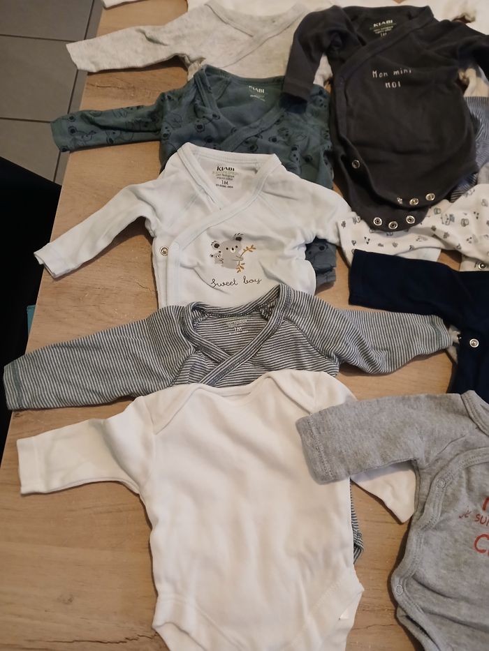 Lot 20 bodies 1 mois - photo numéro 2