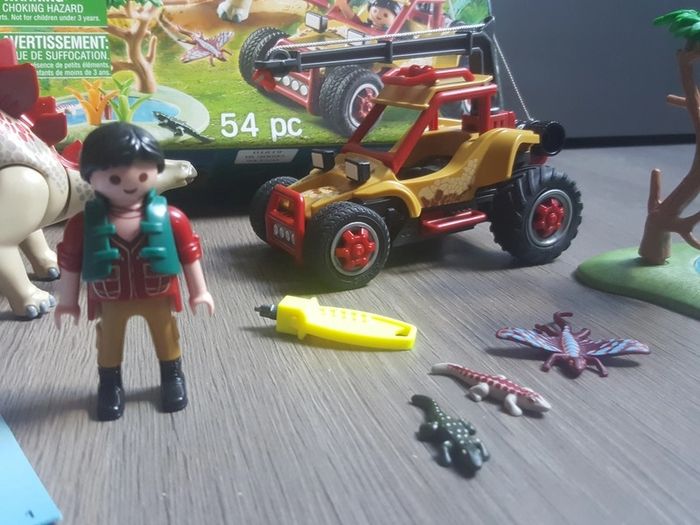 Playmobil 9432 "Dinos explorateur avec véhicule et Stégosaure - photo numéro 4