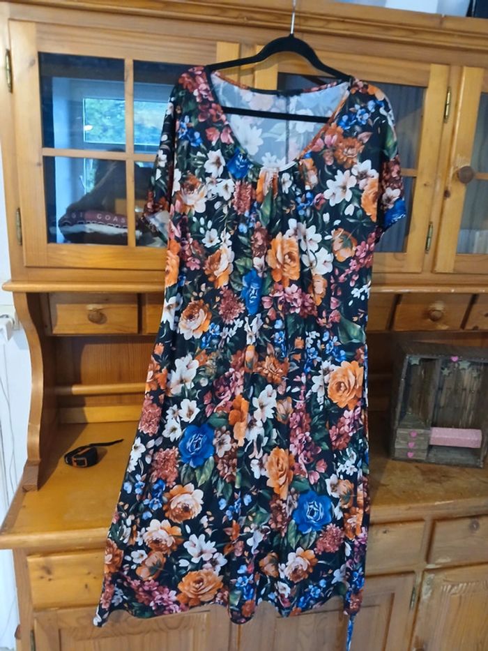 Robe fleurie légère taille 52 - photo numéro 4