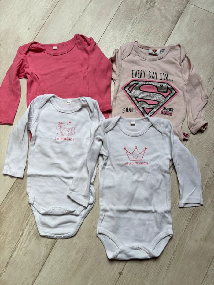 Bodies taille 24 mois