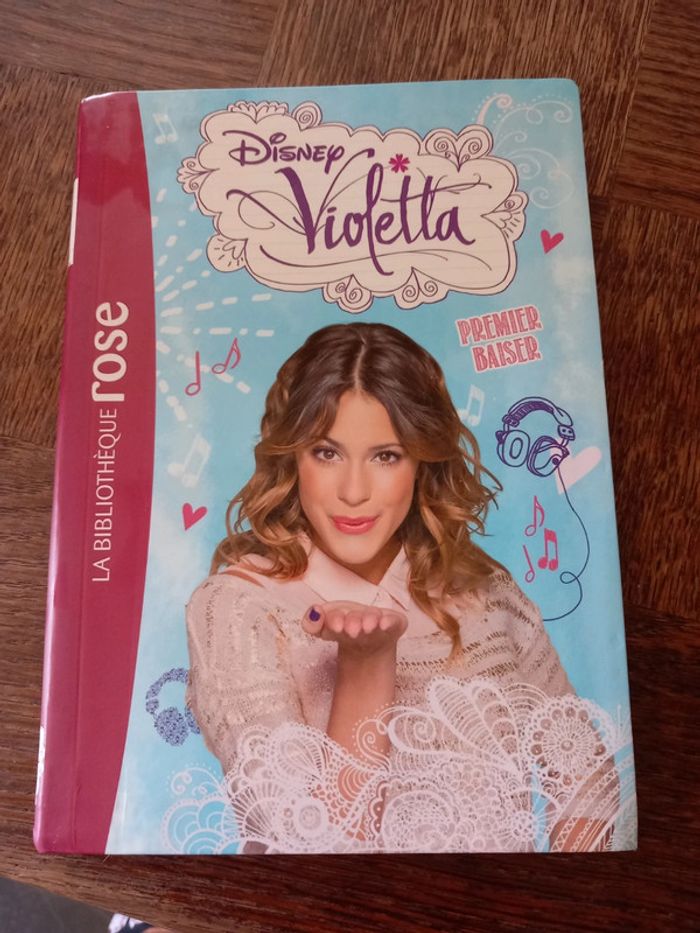 Livre de poche bibliothèque rose "violetta"