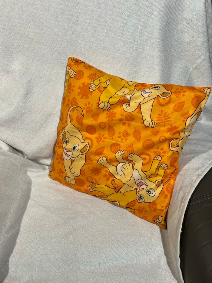 Coussin roi lion