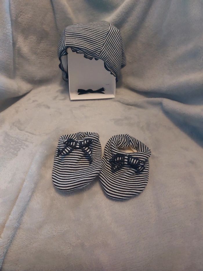 Ensemble bonnet (beguin) et chaussons