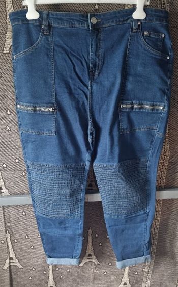 Jean bleu multiples poches style cargo taille 26 (54 FR)