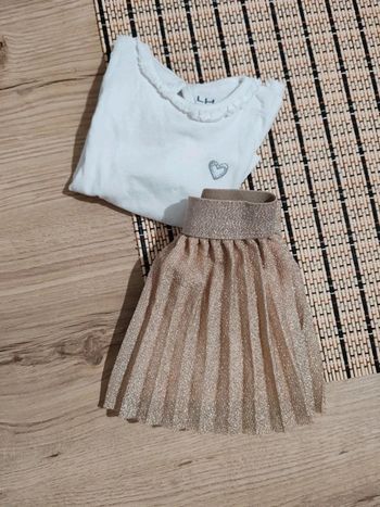 Ensemble fille t-shirt blanc coeur doré avec sa jupe plissée dorée 6 mois