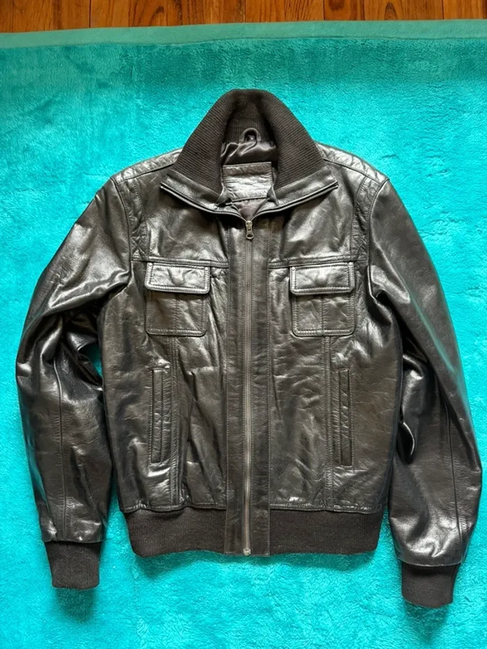 Veste en cuir noir