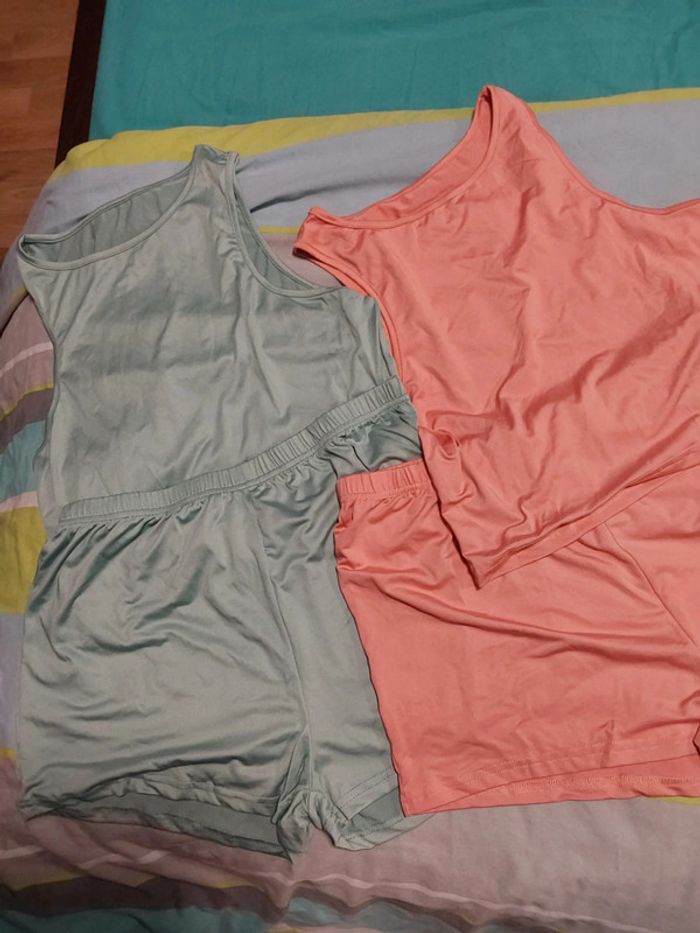 2 pyjamas