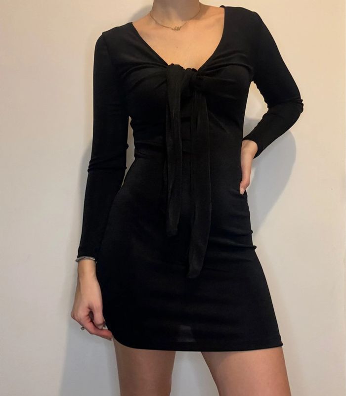 Robe noire manche longue avec noeud - photo numéro 2