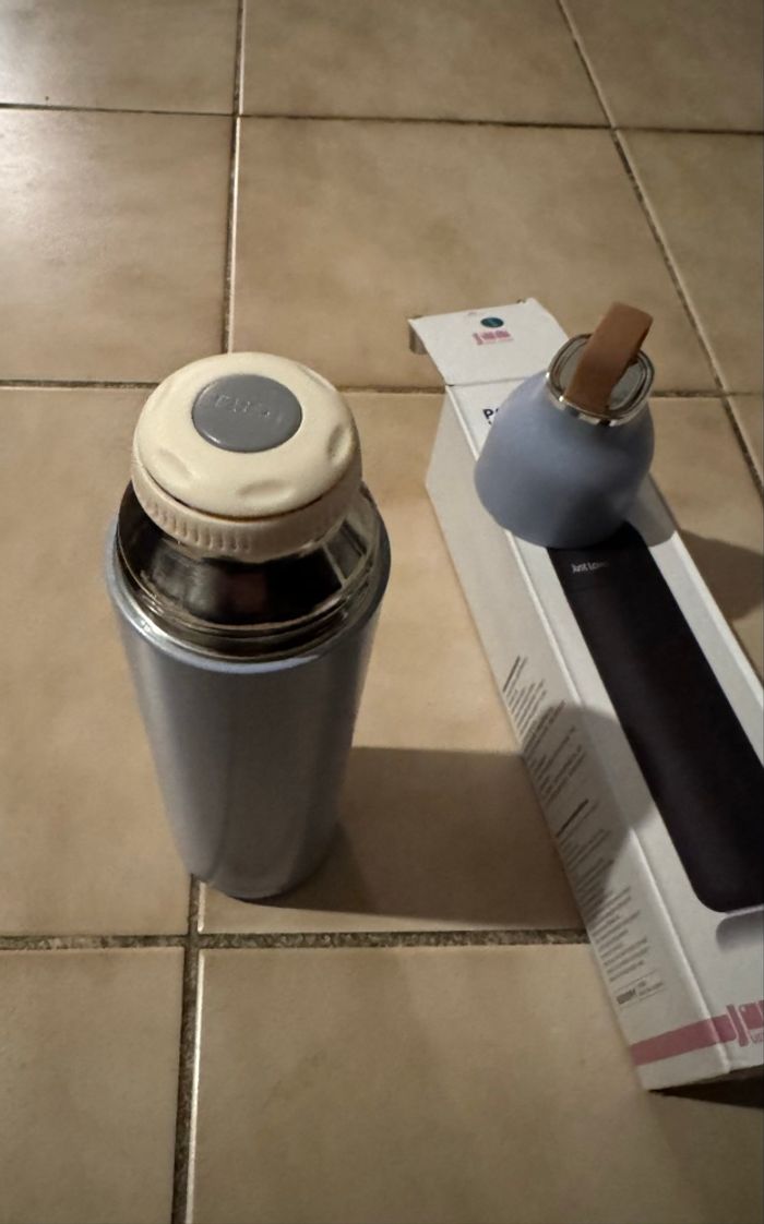 Gourde isotherme neuve - photo numéro 3